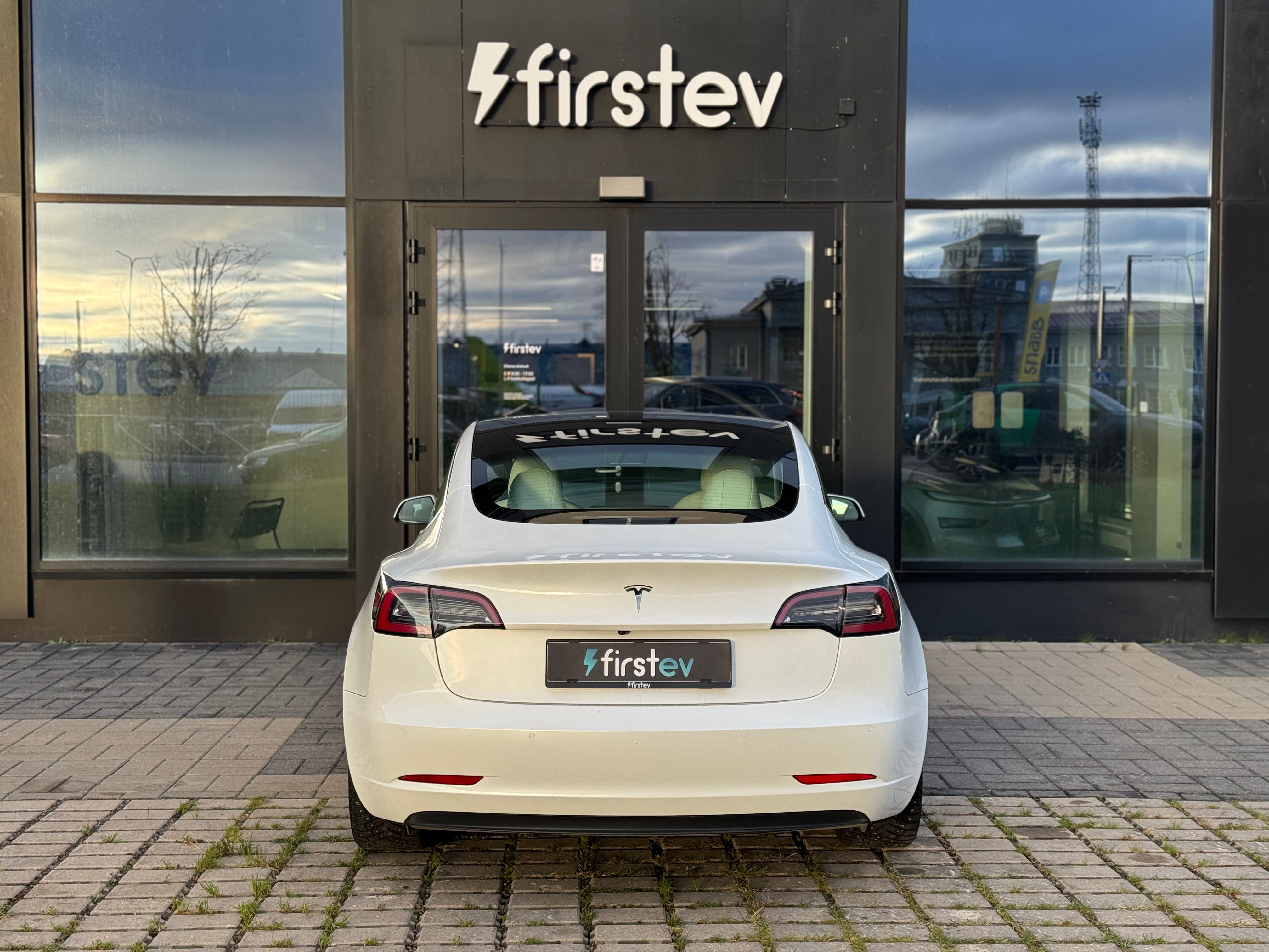 Tesla Model 3 Standard Range Plus 2021