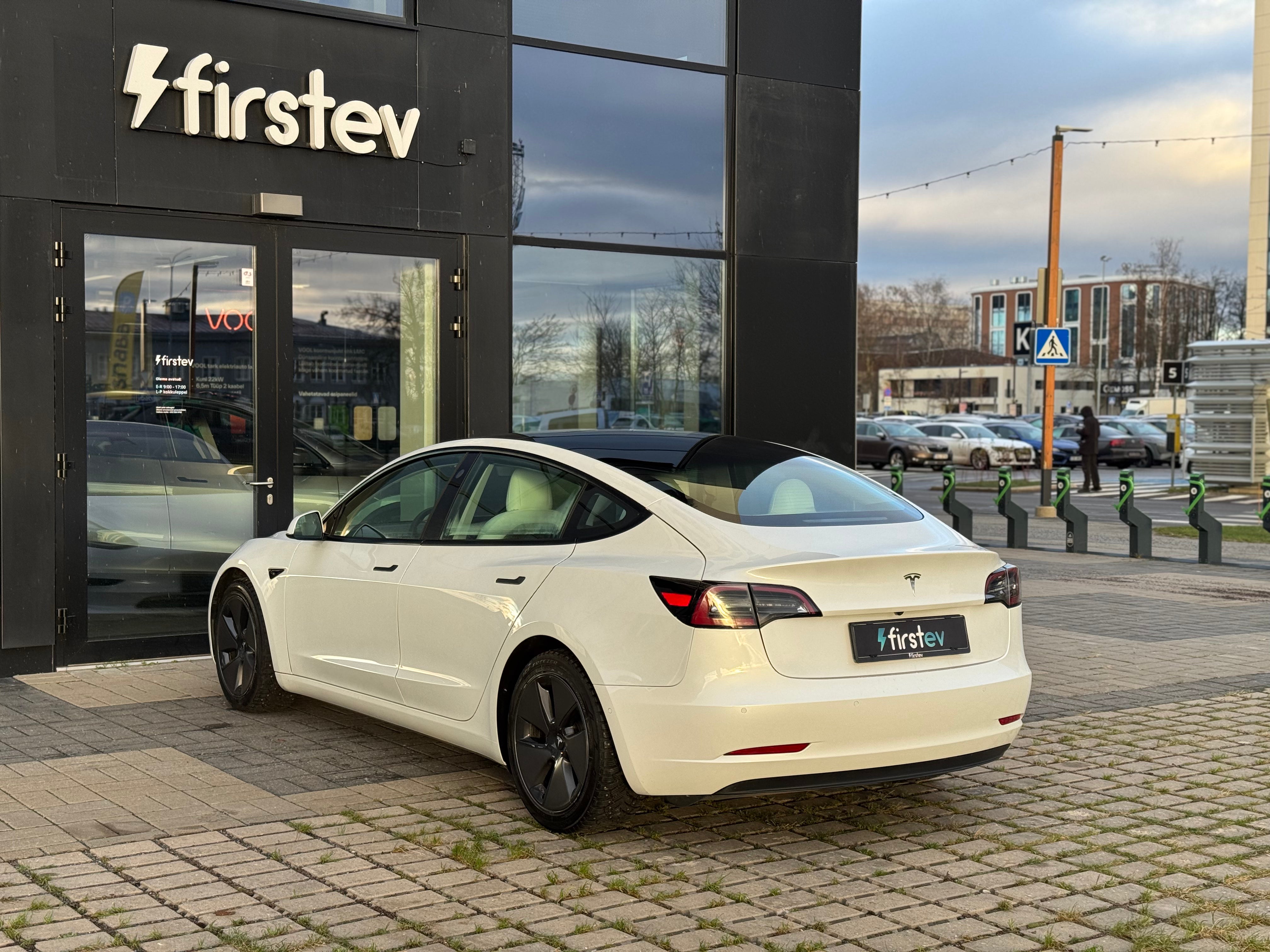 Tesla Model 3 Standard Range Plus 2021