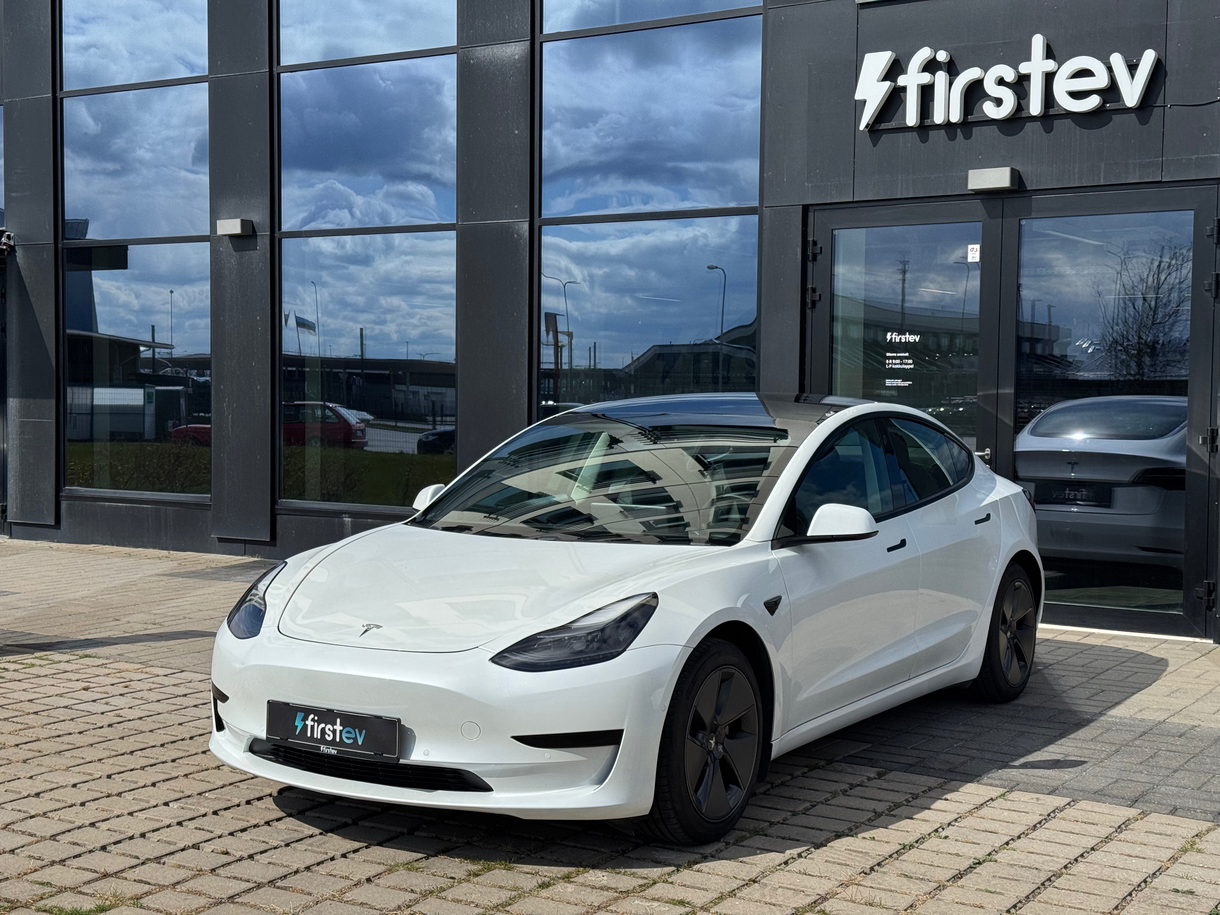Tesla Model 3 Standard Range Plus 2021