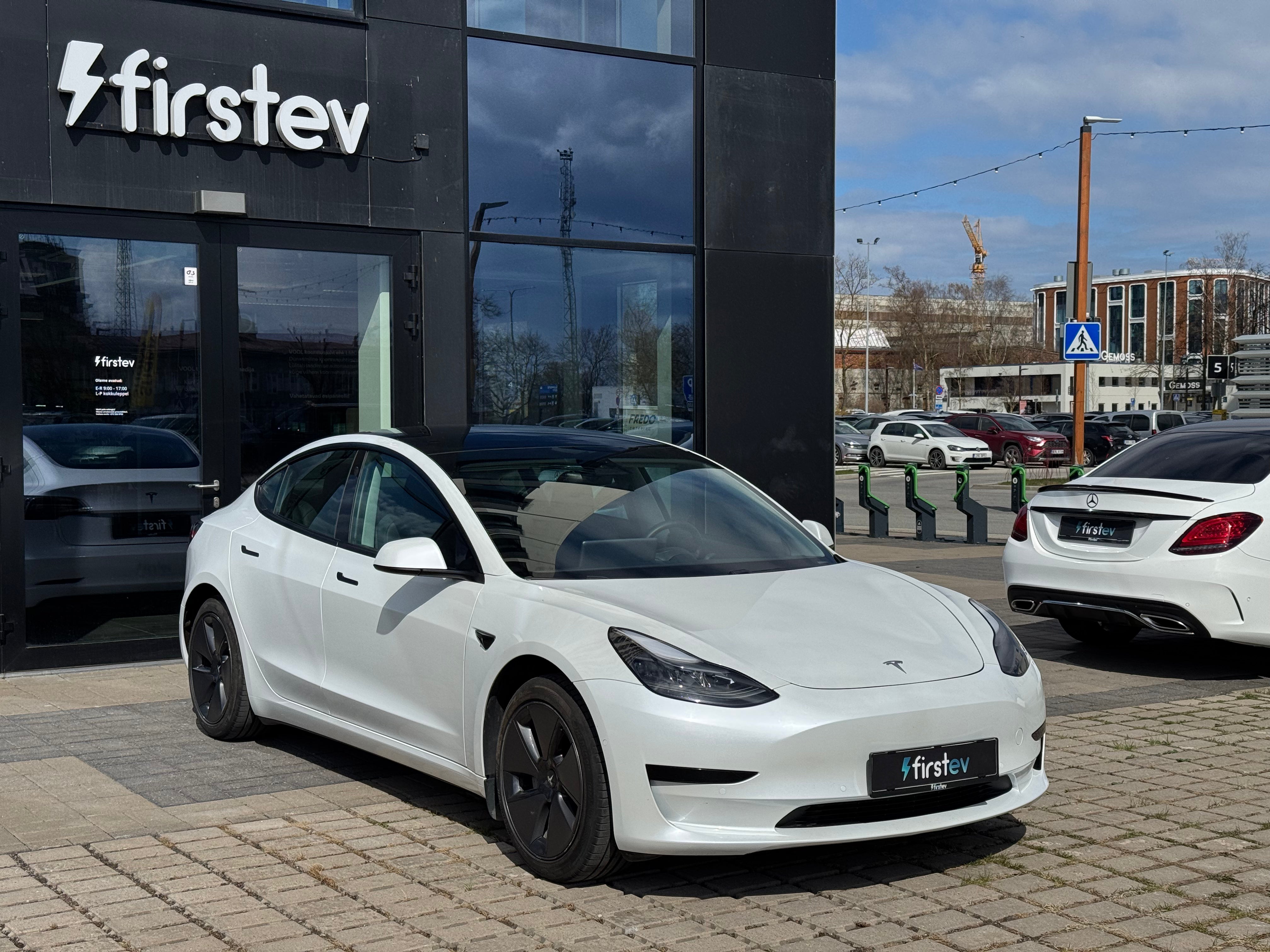 Tesla Model 3 Standard Range Plus 2021