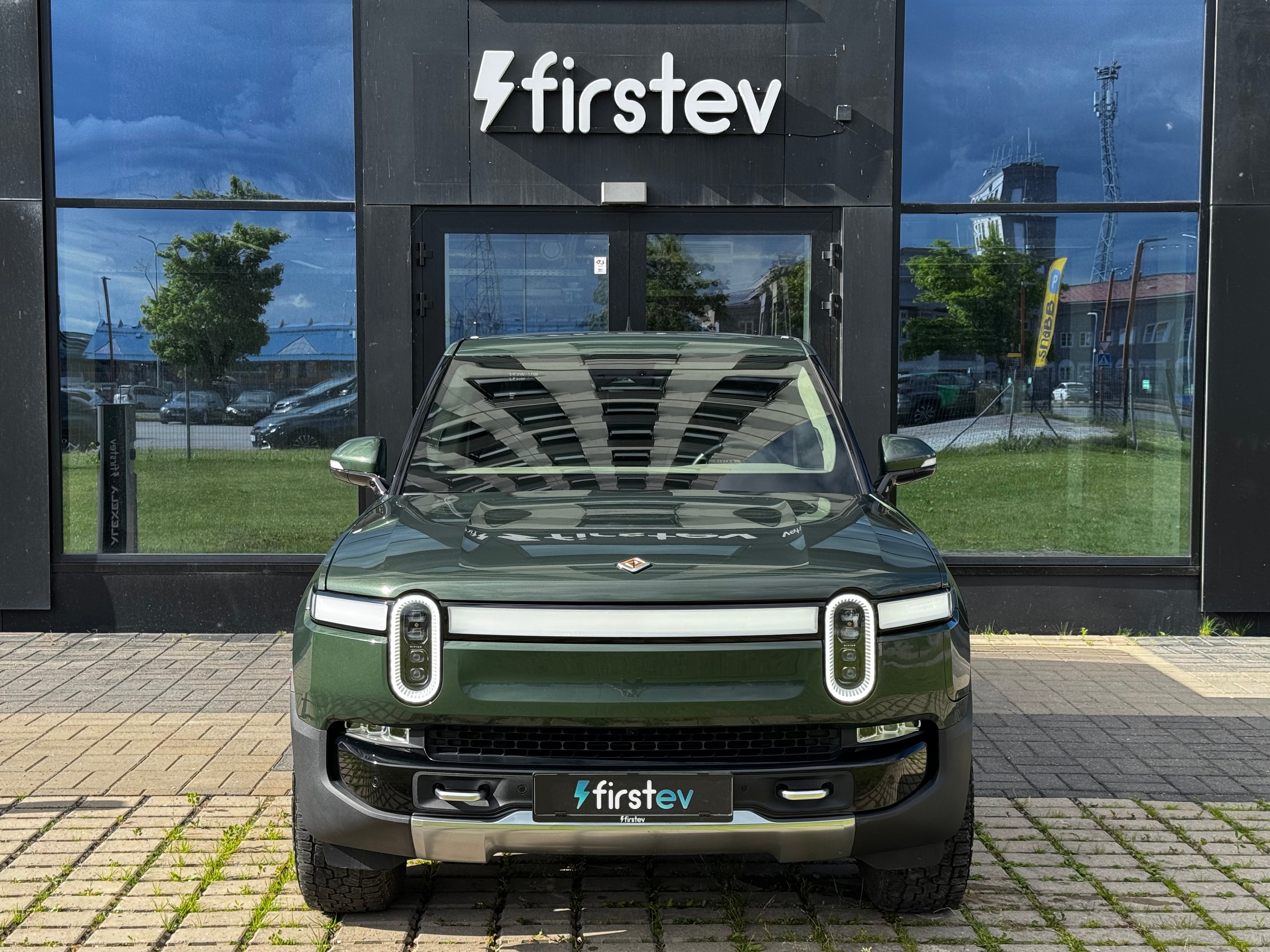 Rivian R1T Adventure Package
