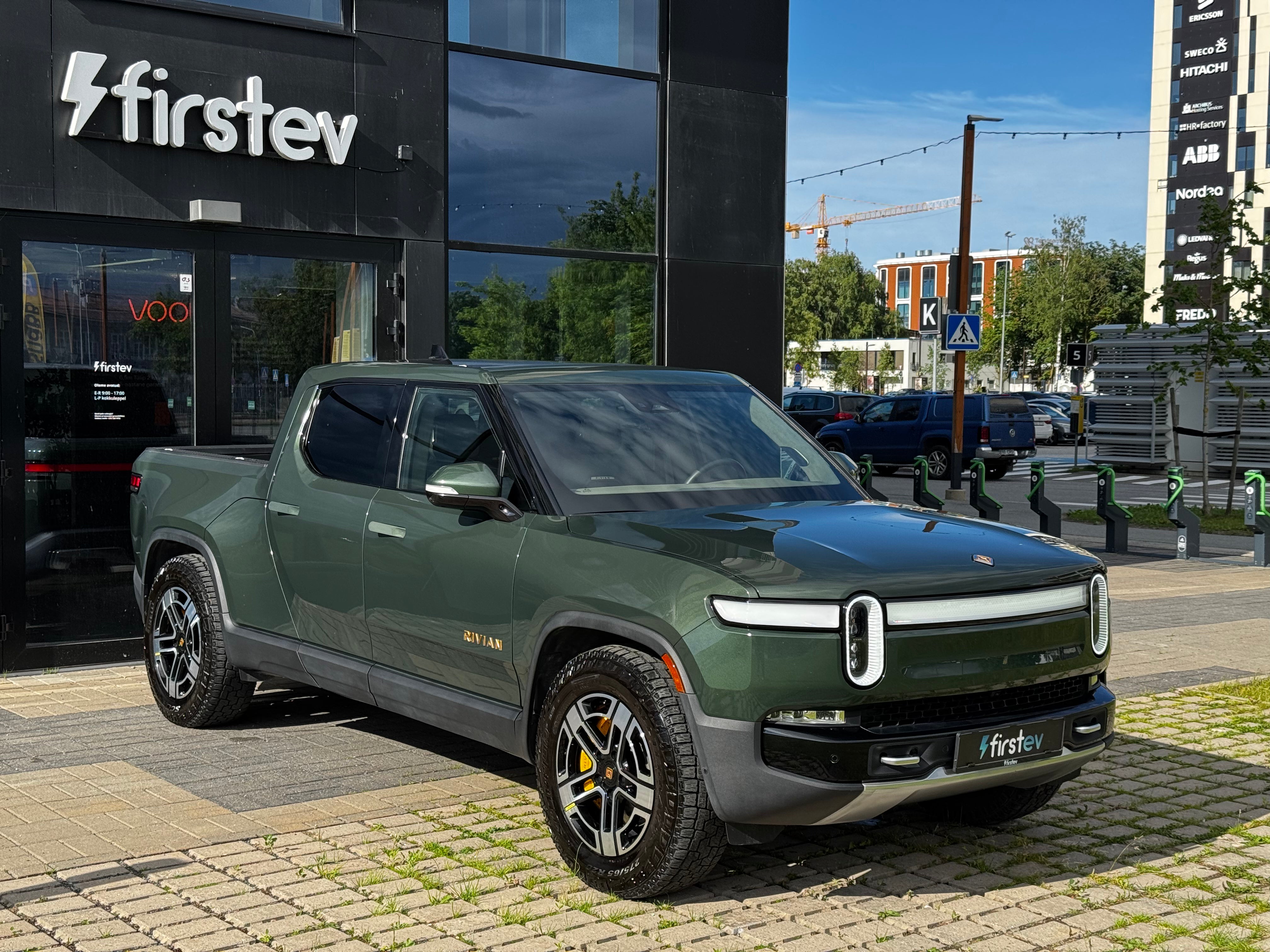 Rivian R1T Adventure Package
