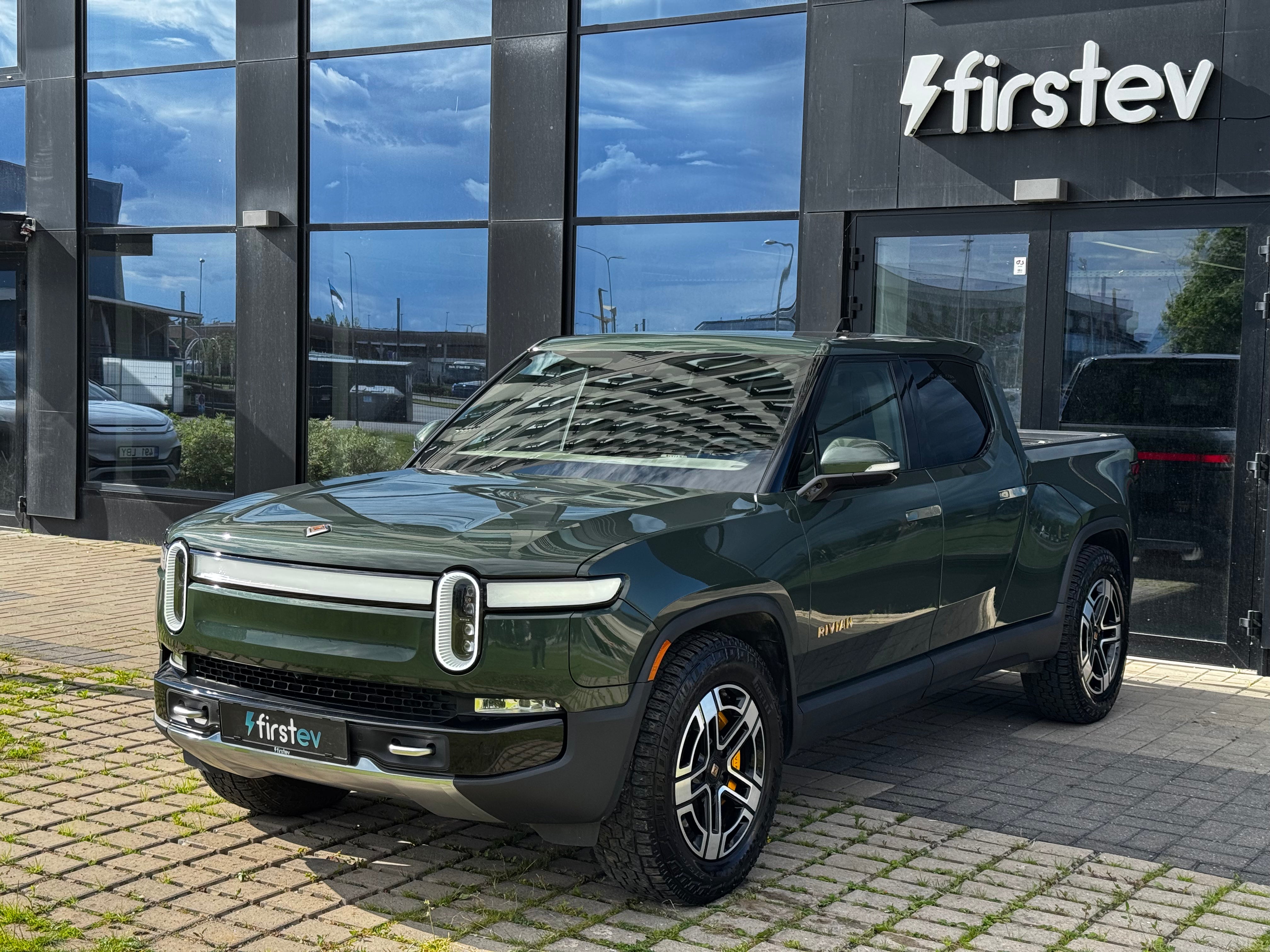 Rivian R1T Adventure Package