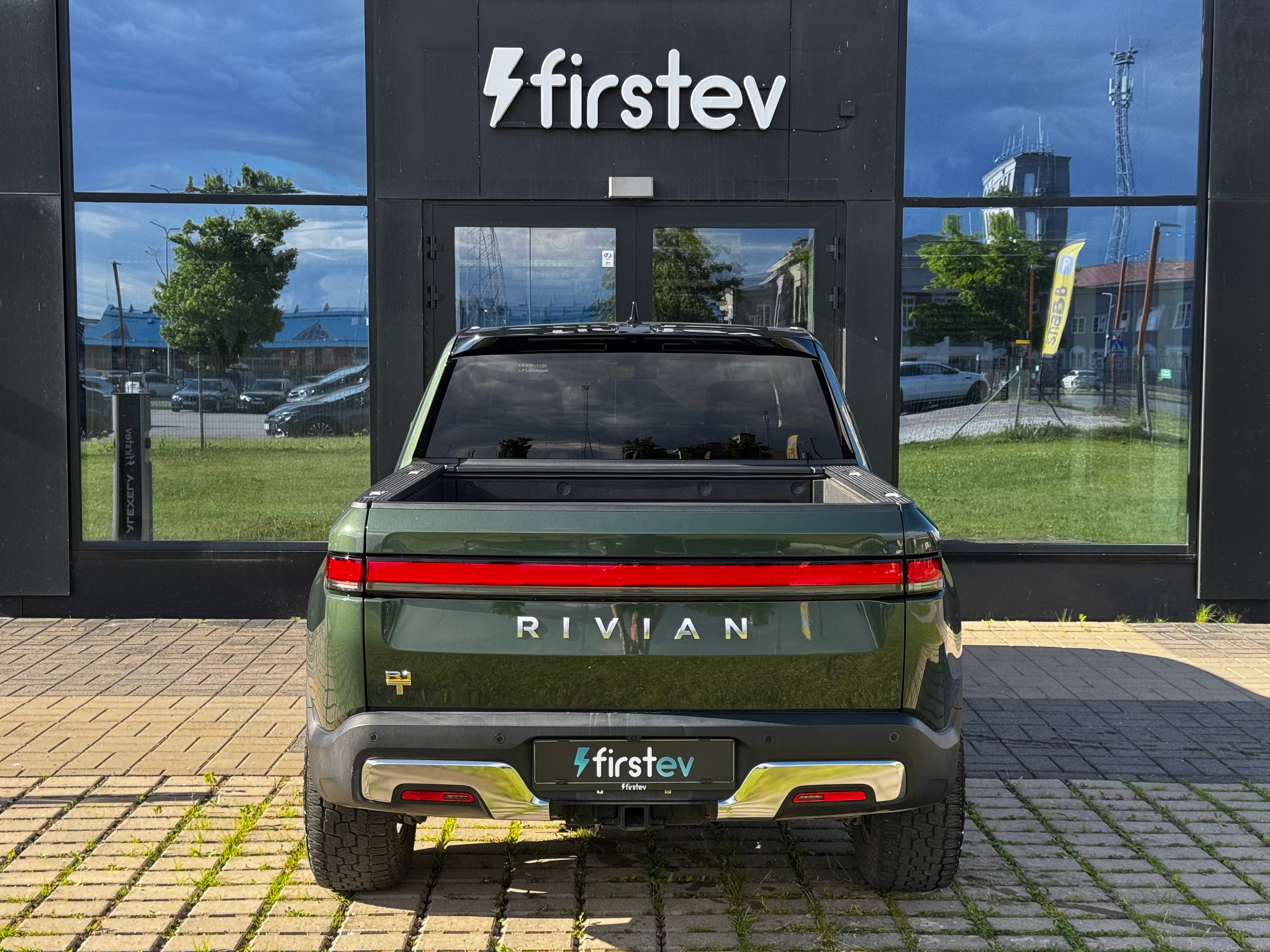Rivian R1T Adventure Package