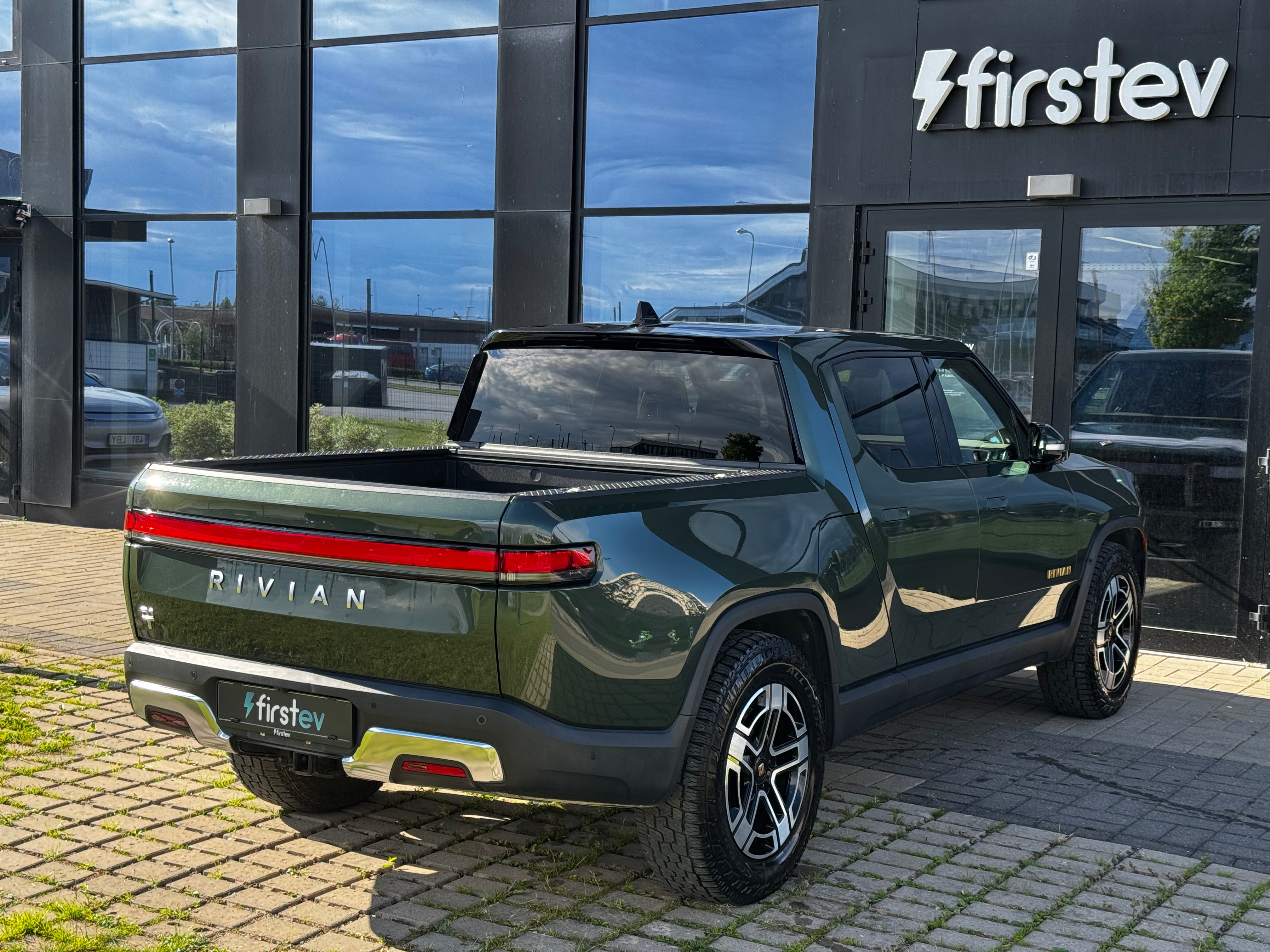 Rivian R1T Adventure Package