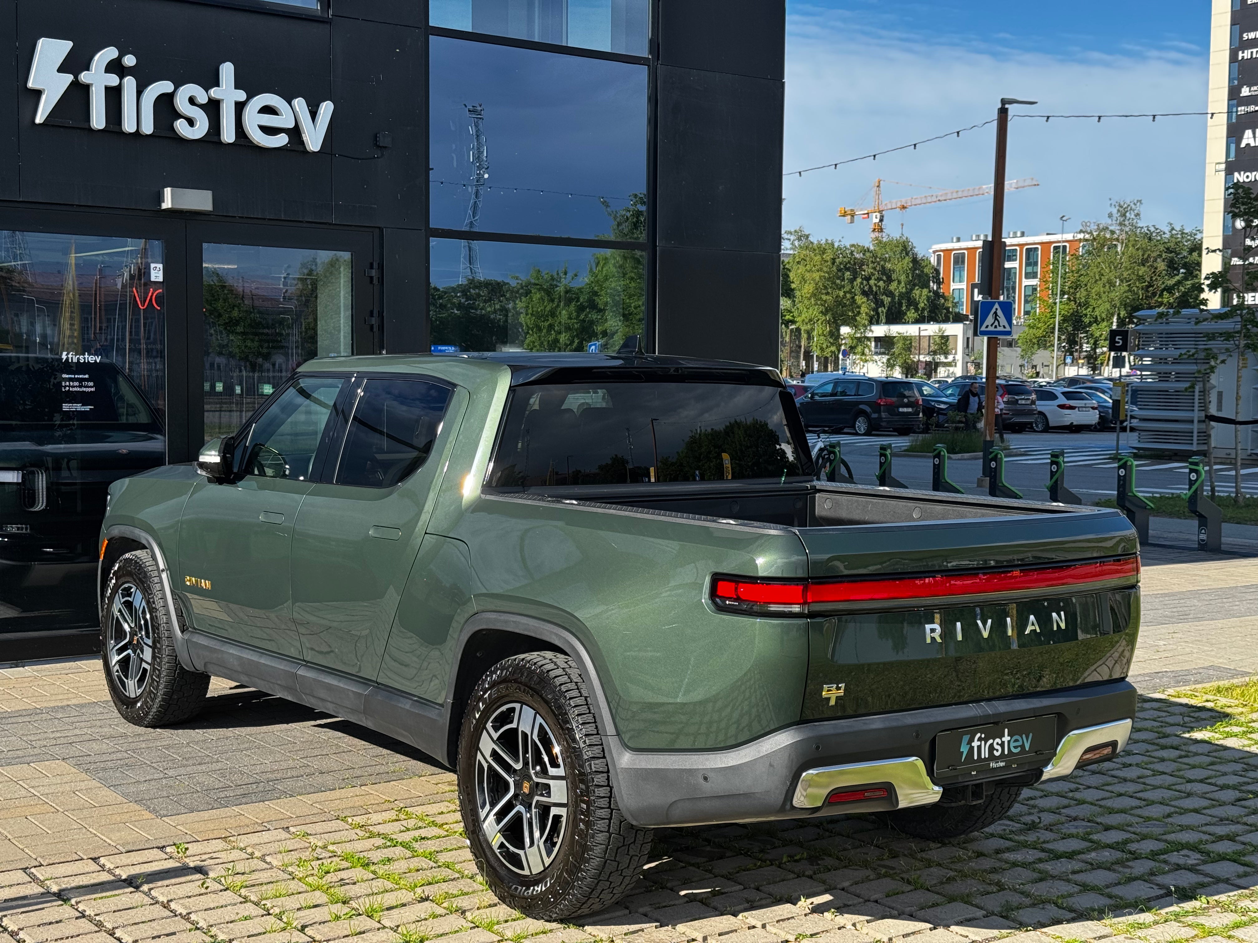 Rivian R1T Adventure Package