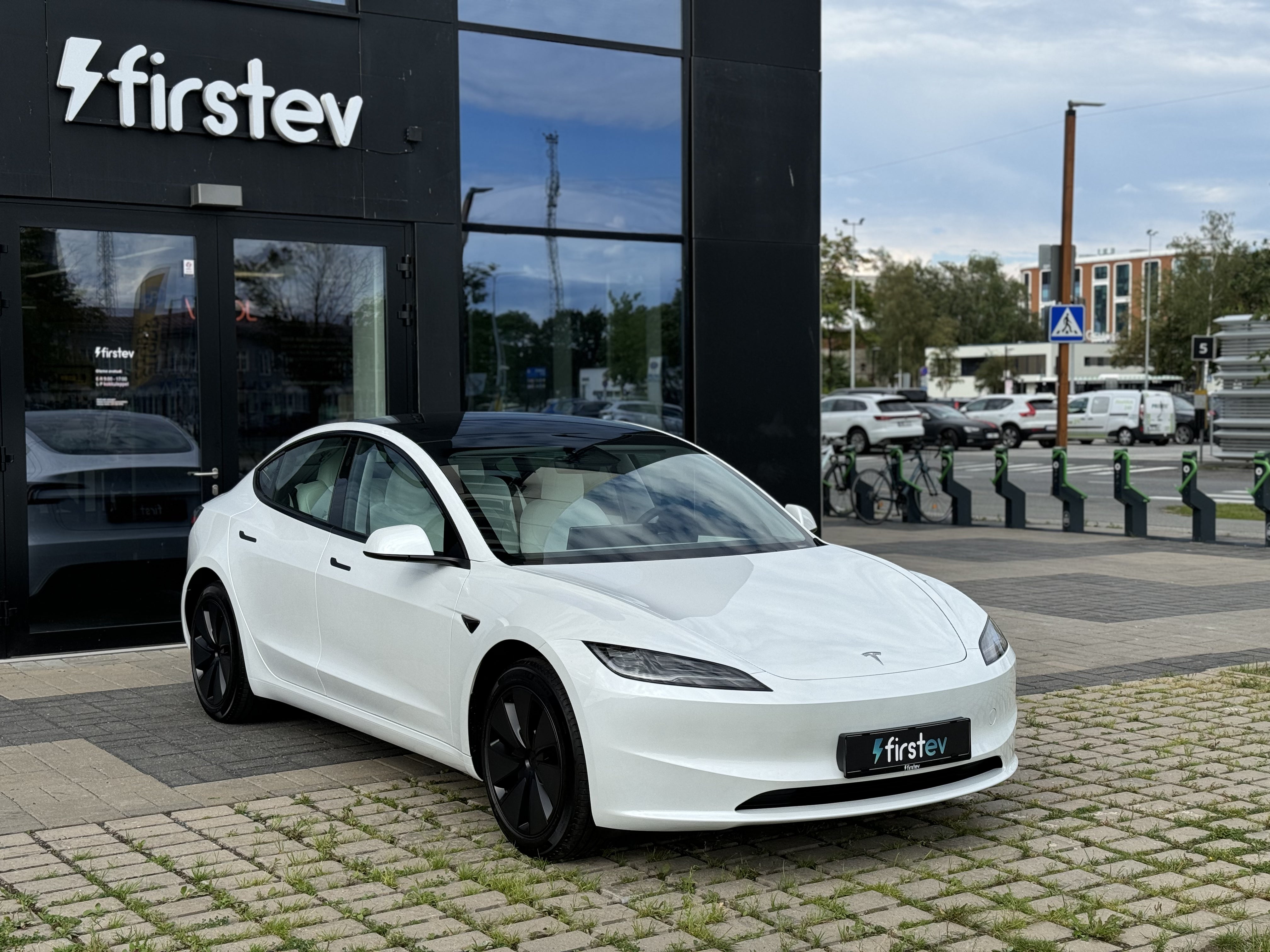 Tesla Model 3 Standard Range 2024