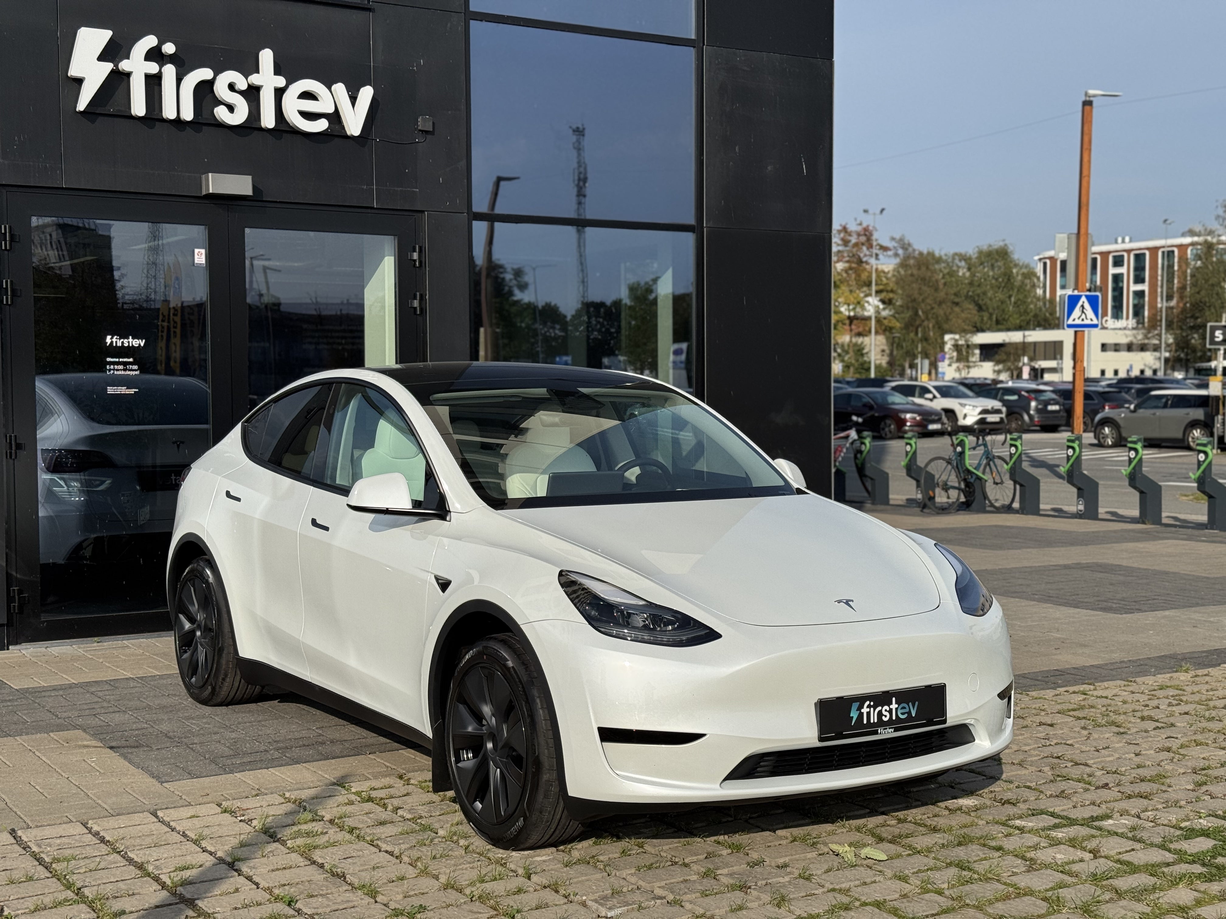 Tesla Model Y Long Range RWD 2024