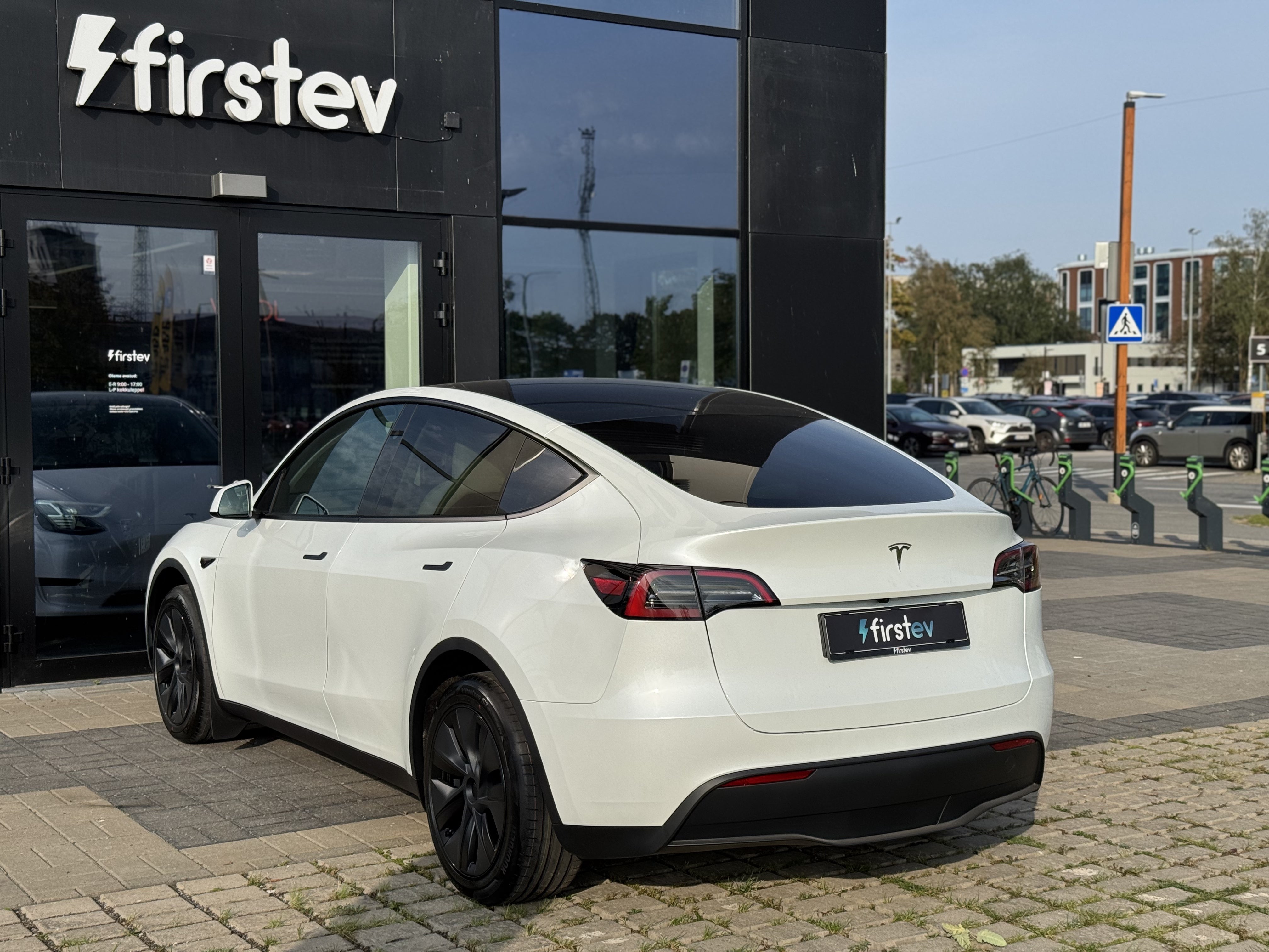 Tesla Model Y Long Range RWD 2024