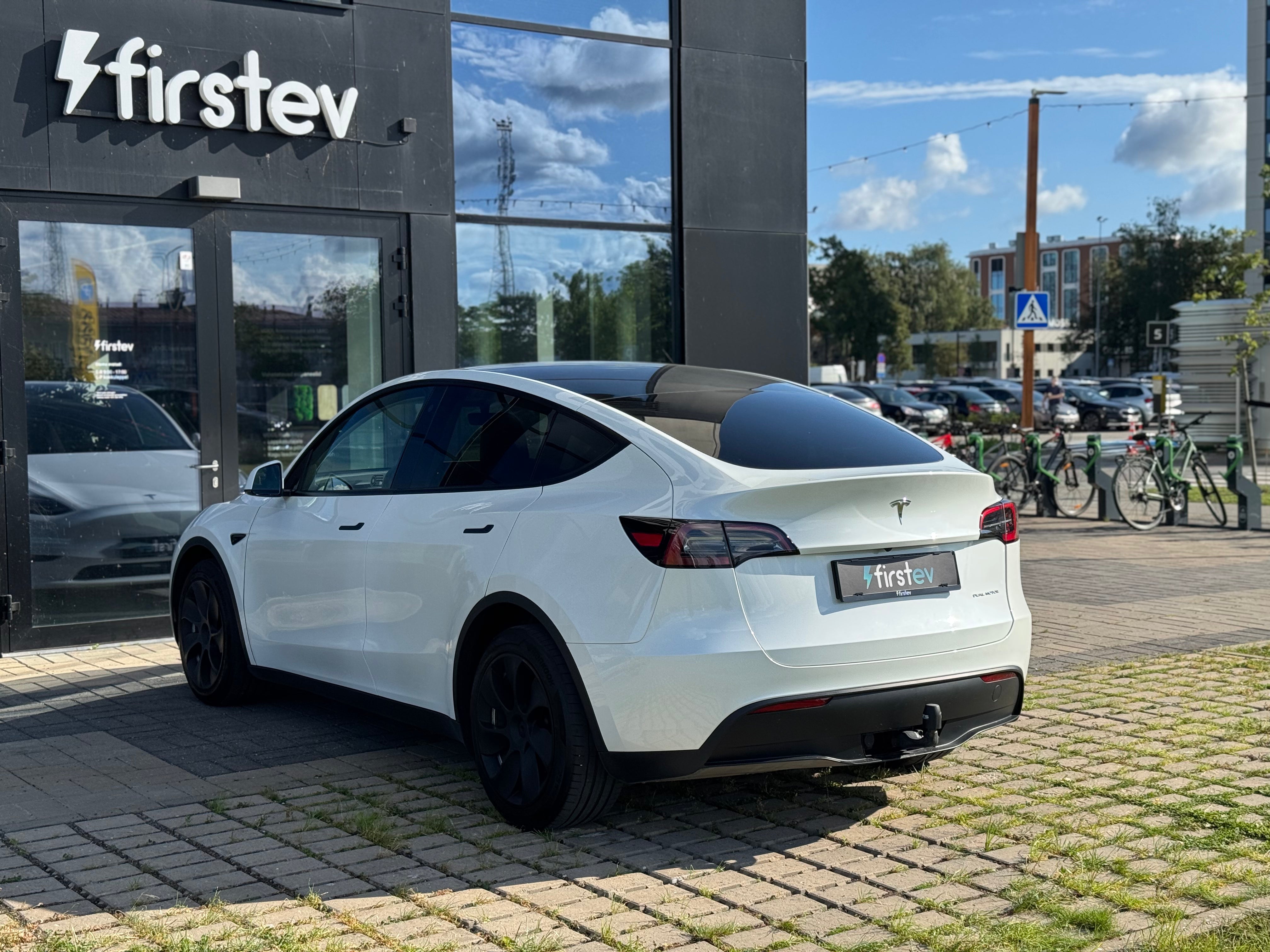 Tesla Model Y Long Range AWD 2023
