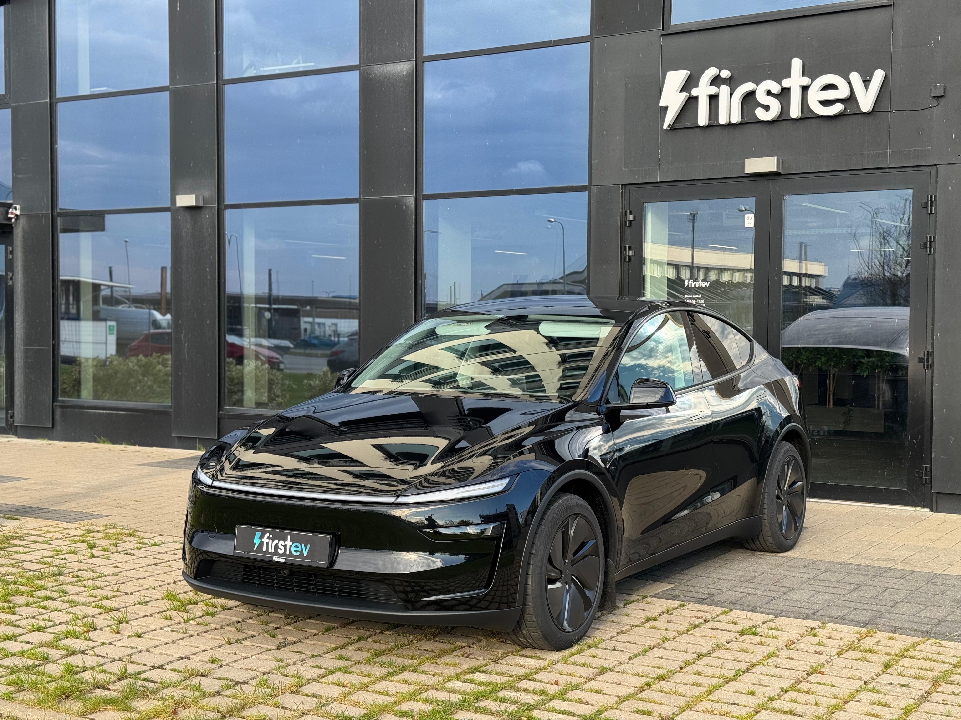 Tesla Model Y Long Range AWD 2025