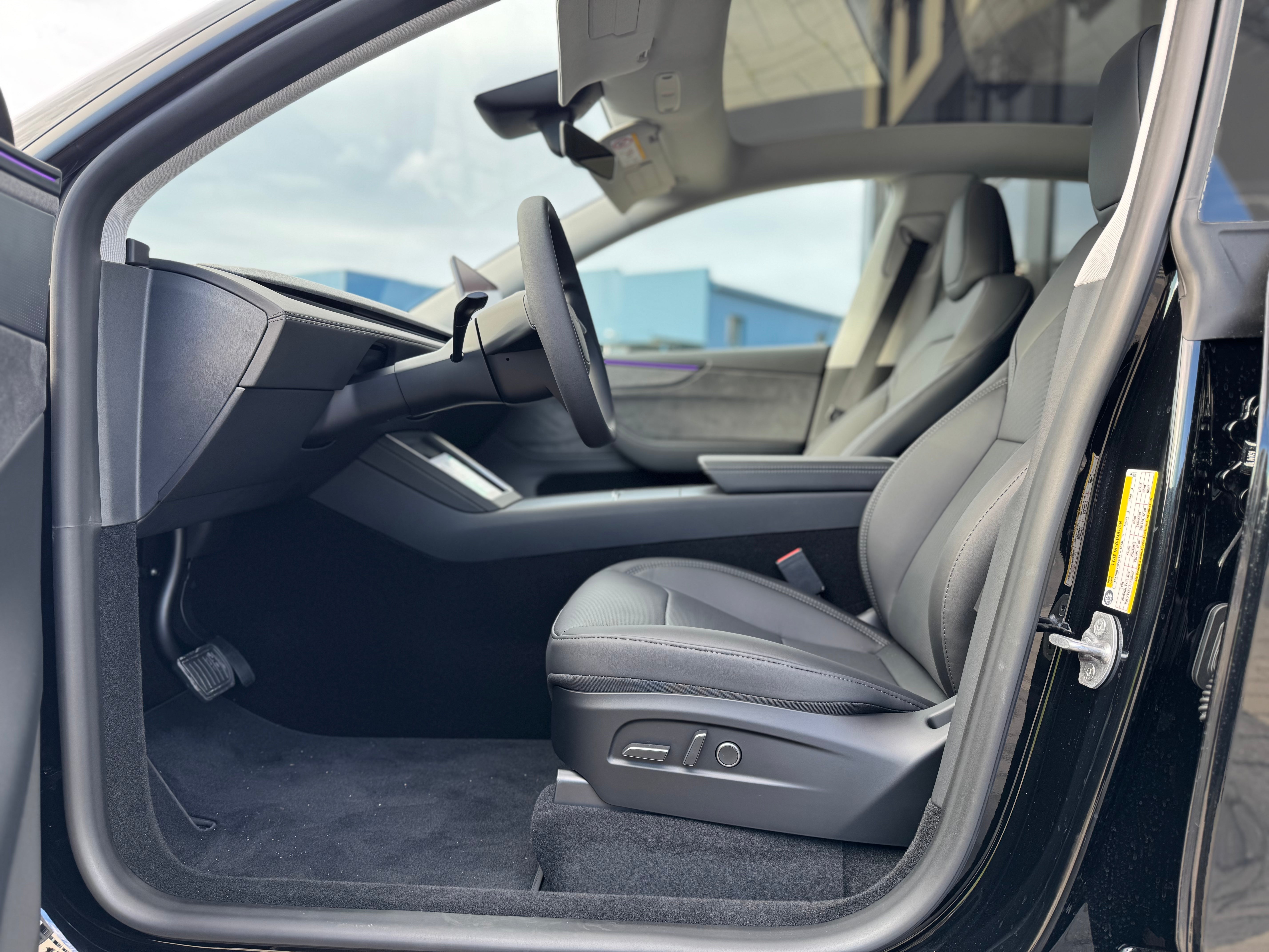 Tesla Model Y Long Range AWD 2025