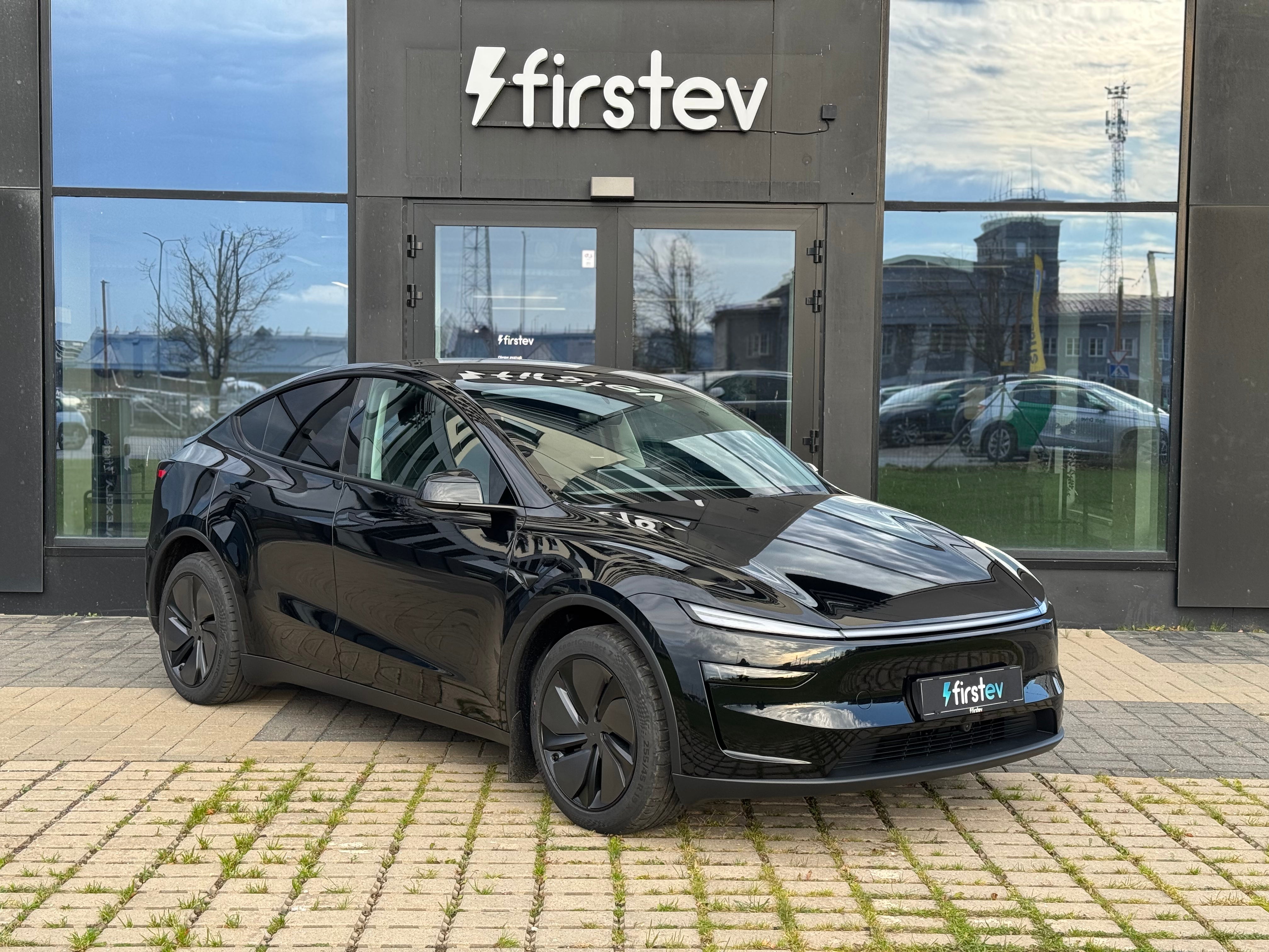 Tesla Model Y Long Range AWD 2025