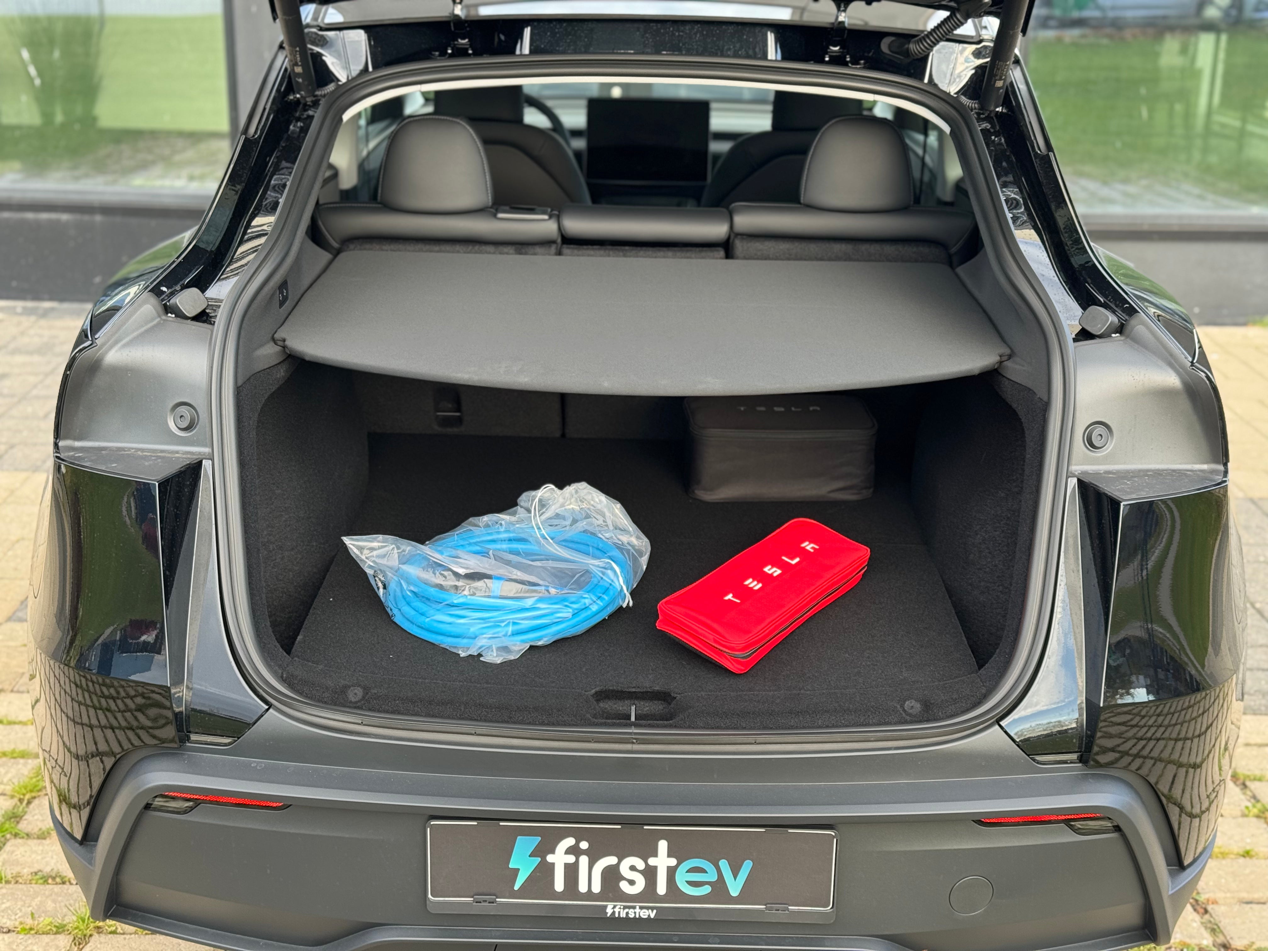 Tesla Model Y Long Range AWD 2025